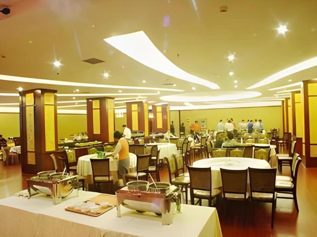 New Friendship Hotel Луоян Екстериор снимка