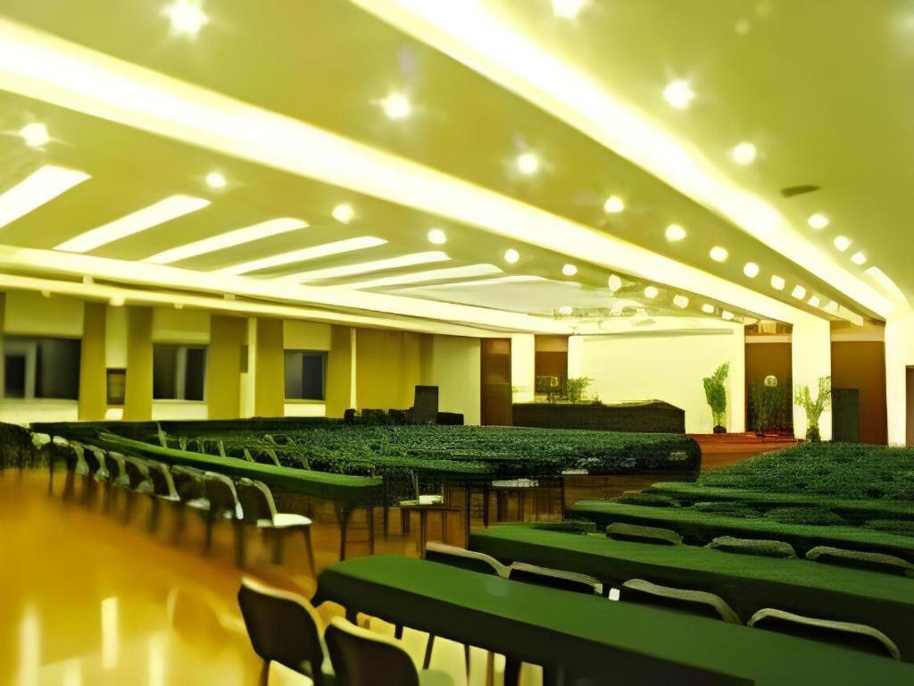 New Friendship Hotel Луоян Екстериор снимка