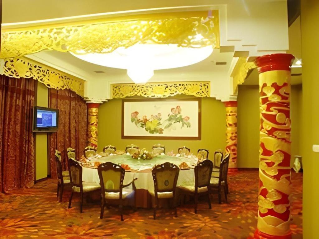 New Friendship Hotel Луоян Екстериор снимка