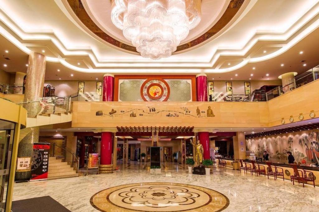 New Friendship Hotel Луоян Екстериор снимка